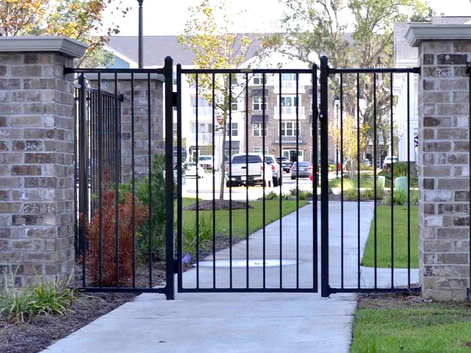 color options for Aluminum fencing in the Savannah, Georgia area