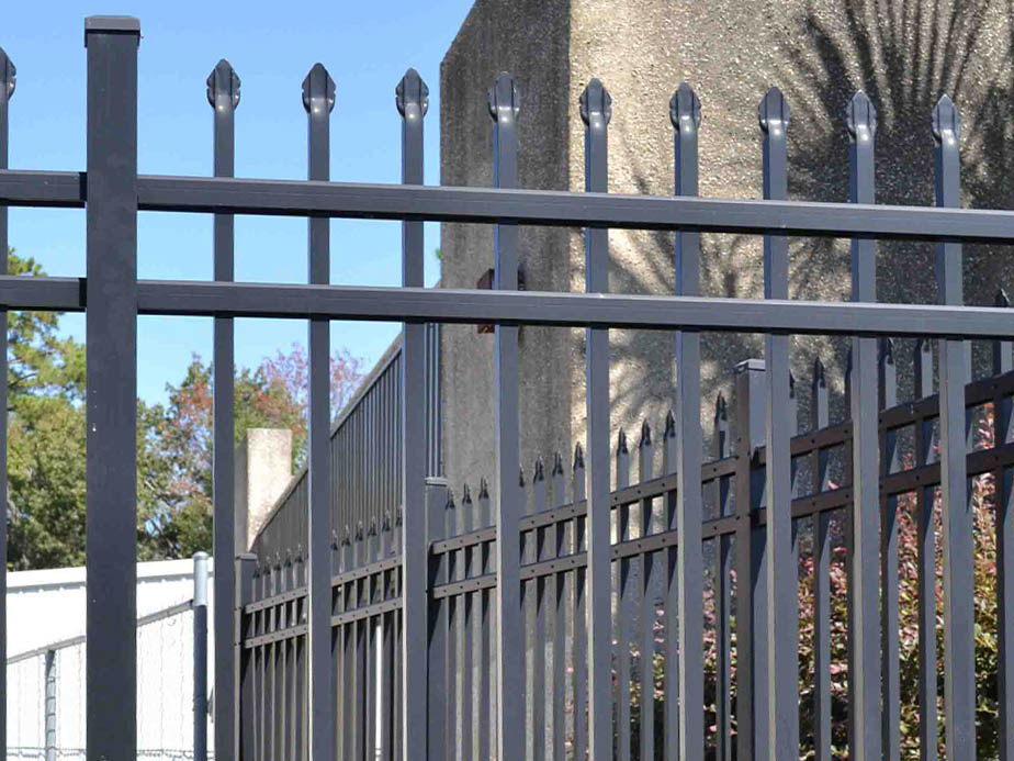 privacy options for Aluminum fencing in the Savannah, Georgia area